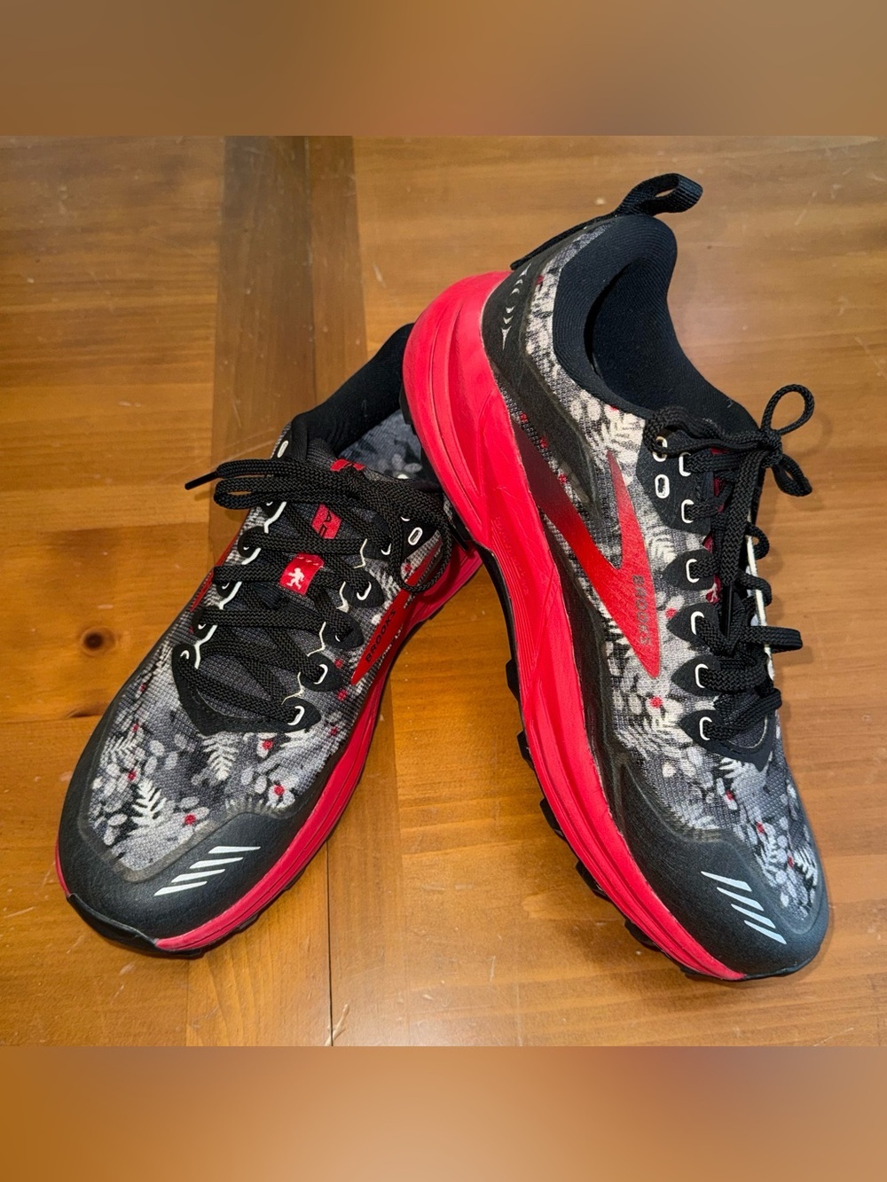 Brooks Cascadia Trail Running Shoe Wns Sz 11 Black Red Grey Lace Up Athletic